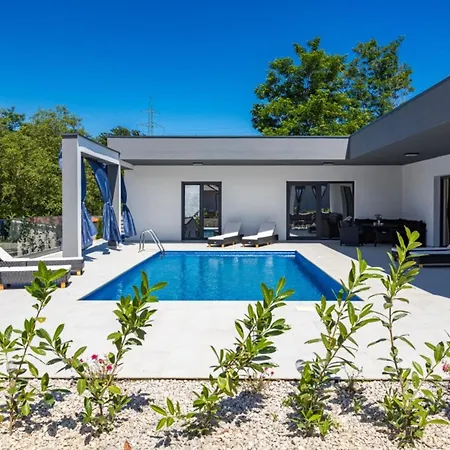 וילה Pool House Fancy - With Private Pool